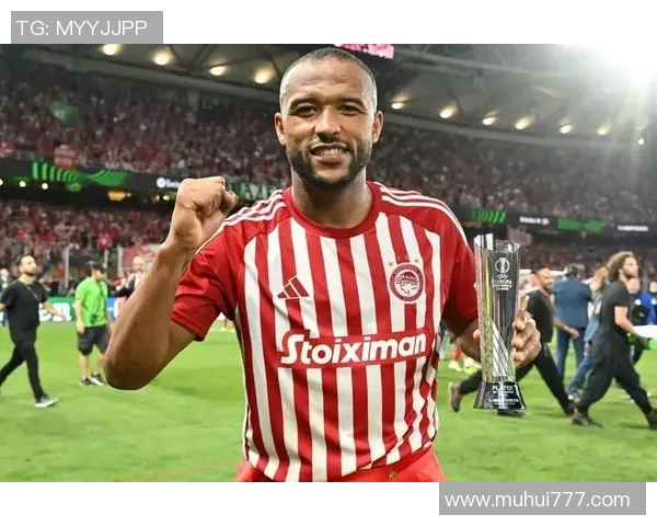 足球巨星传奇之路：从少年梦想到世界之巅的奋斗与荣耀